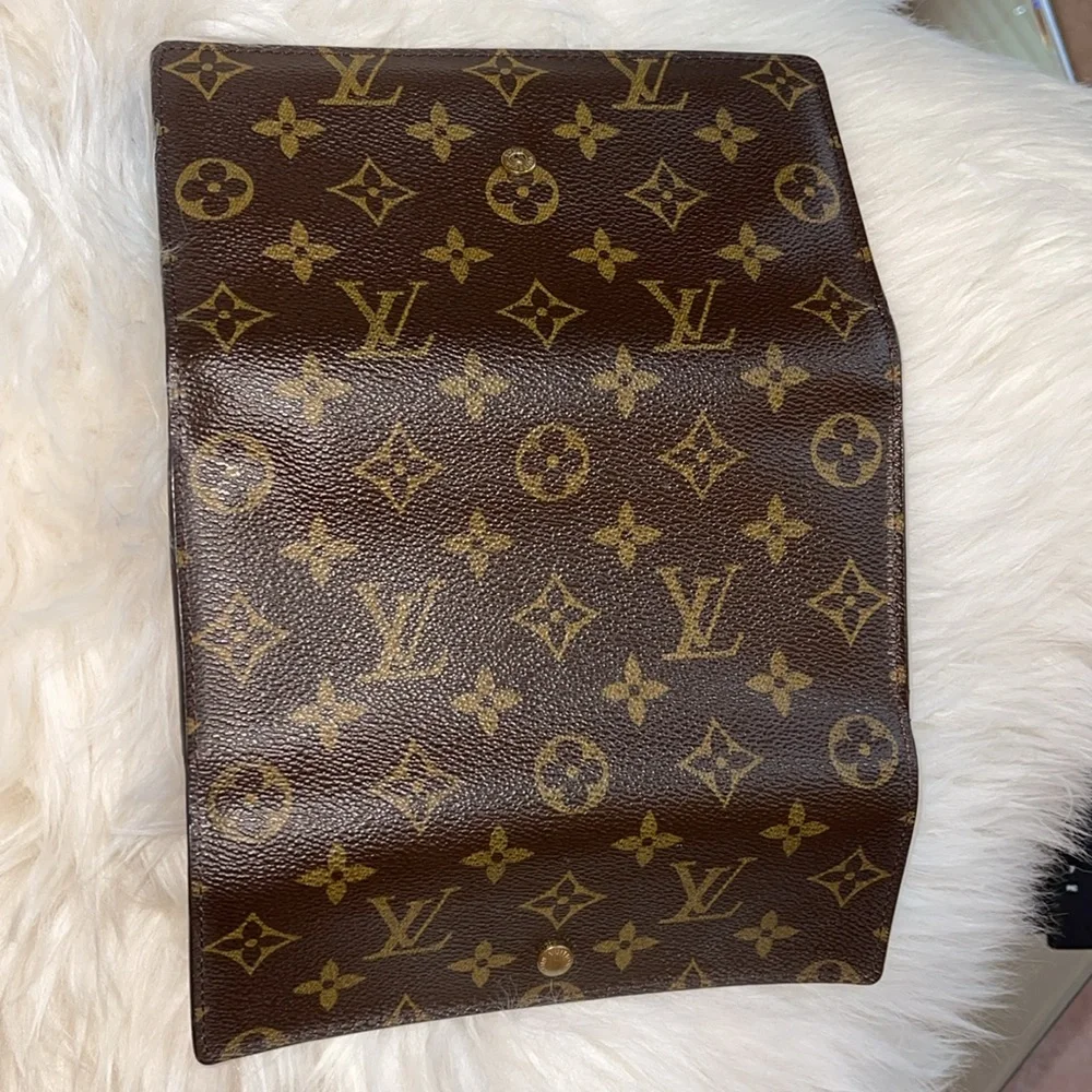 Like New Louis Vuitton Monogram Pattern Leather Continental Wallet. - Picture 9 of 14